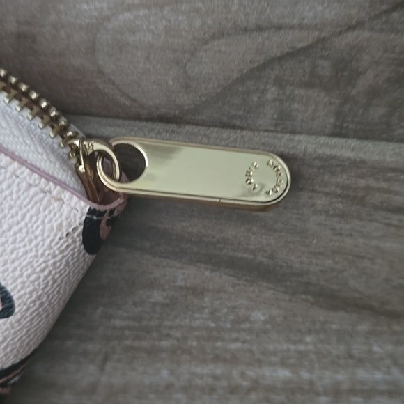 Louis Vuitton Wallet design for credit card - Picture 2 of 7